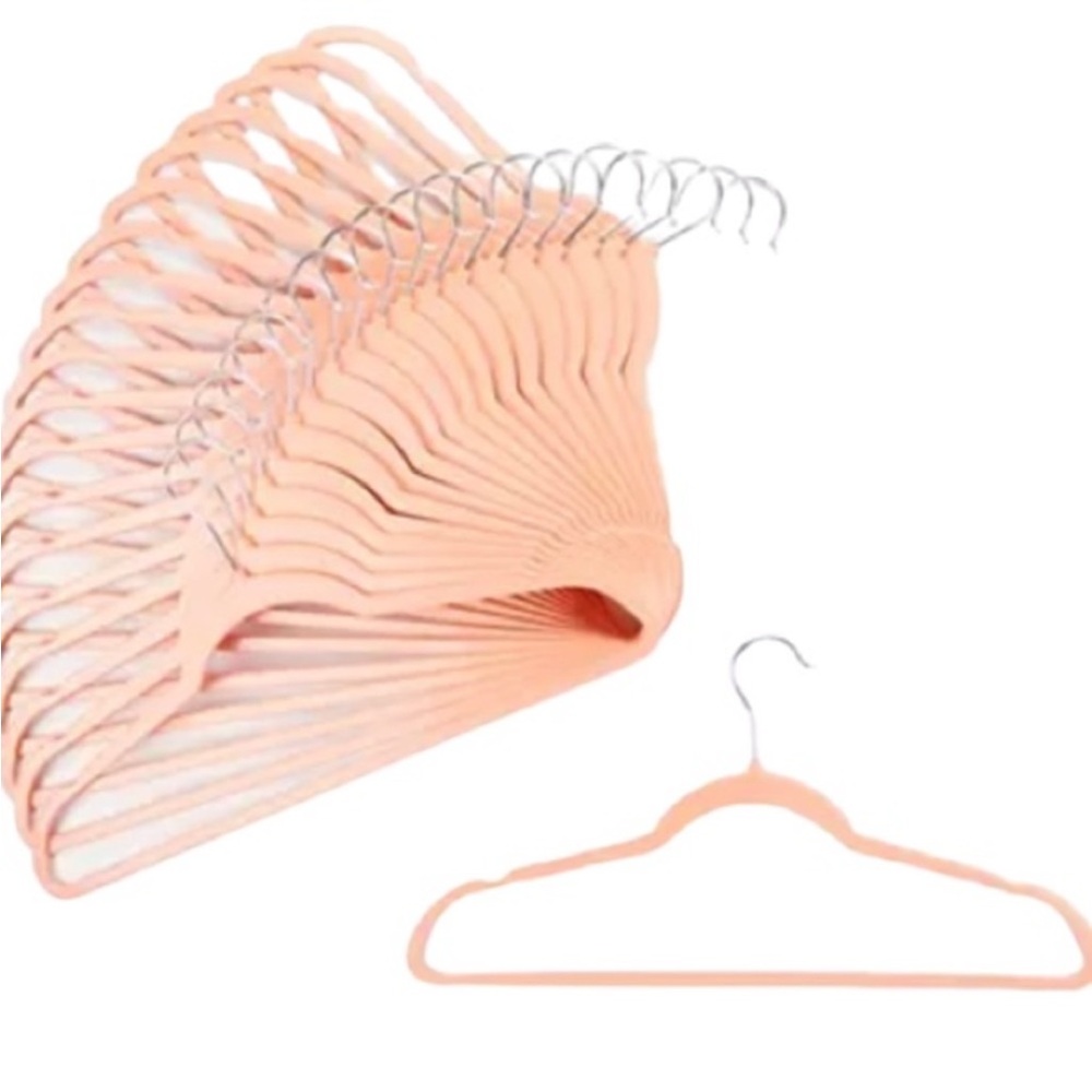 NWOT- Set of 20 Space Saver Plastic Hangers in Blush
